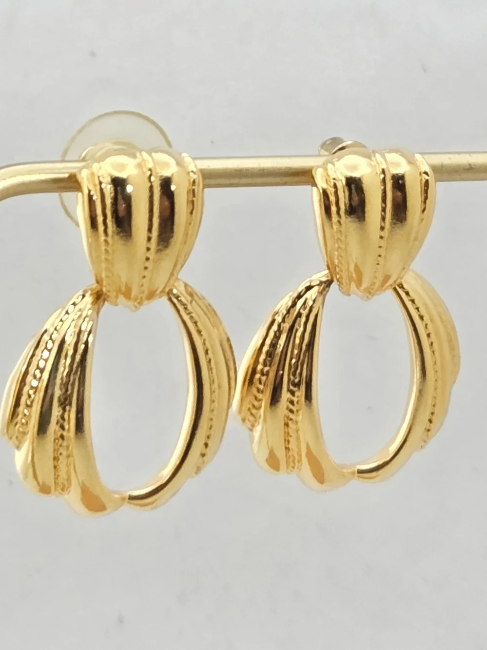 Vintage Anne Klein Gold Tone Ribbed Door Knocker Dangle Earrings Post Back